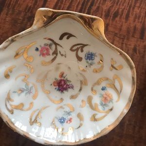 Vintage shell bowls